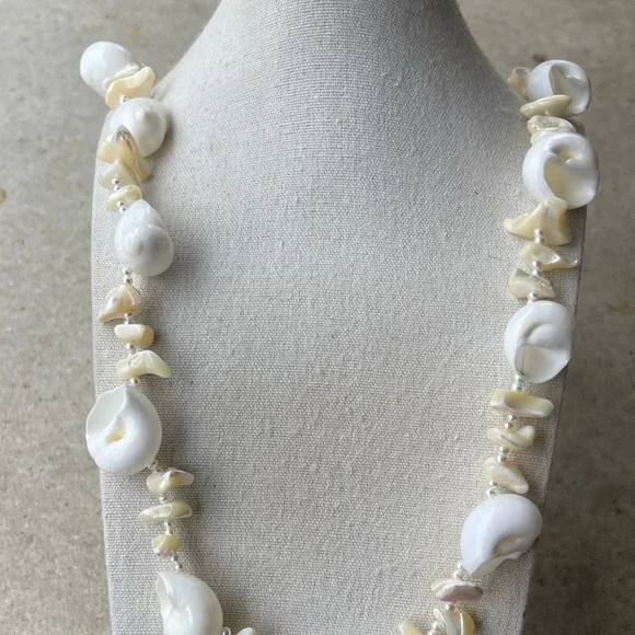 Vintage 1970s Shell Necklace Lei - Rare LARGE Round Shells Hawaiian Wedding